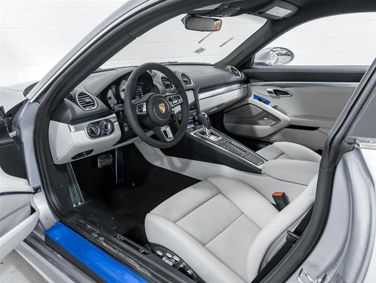 2025 Porsche 718 Cayman  Photo
