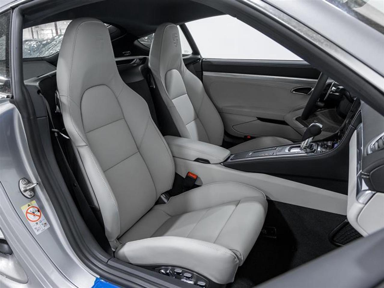 2025 Porsche 718 Cayman  Photo