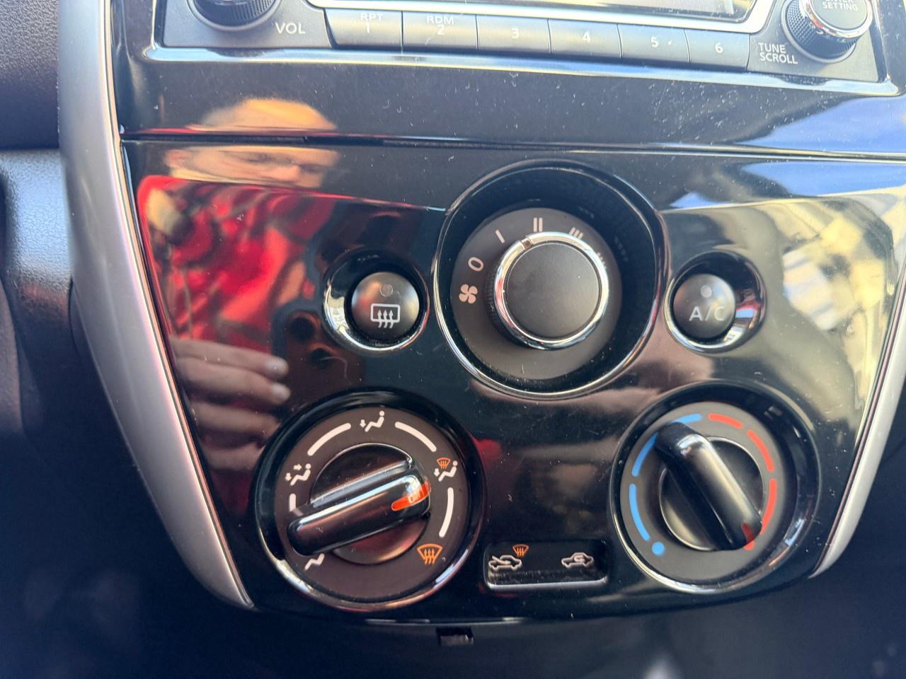 2017 Nissan Versa Note 5dr HB Man 1.6 S Photo