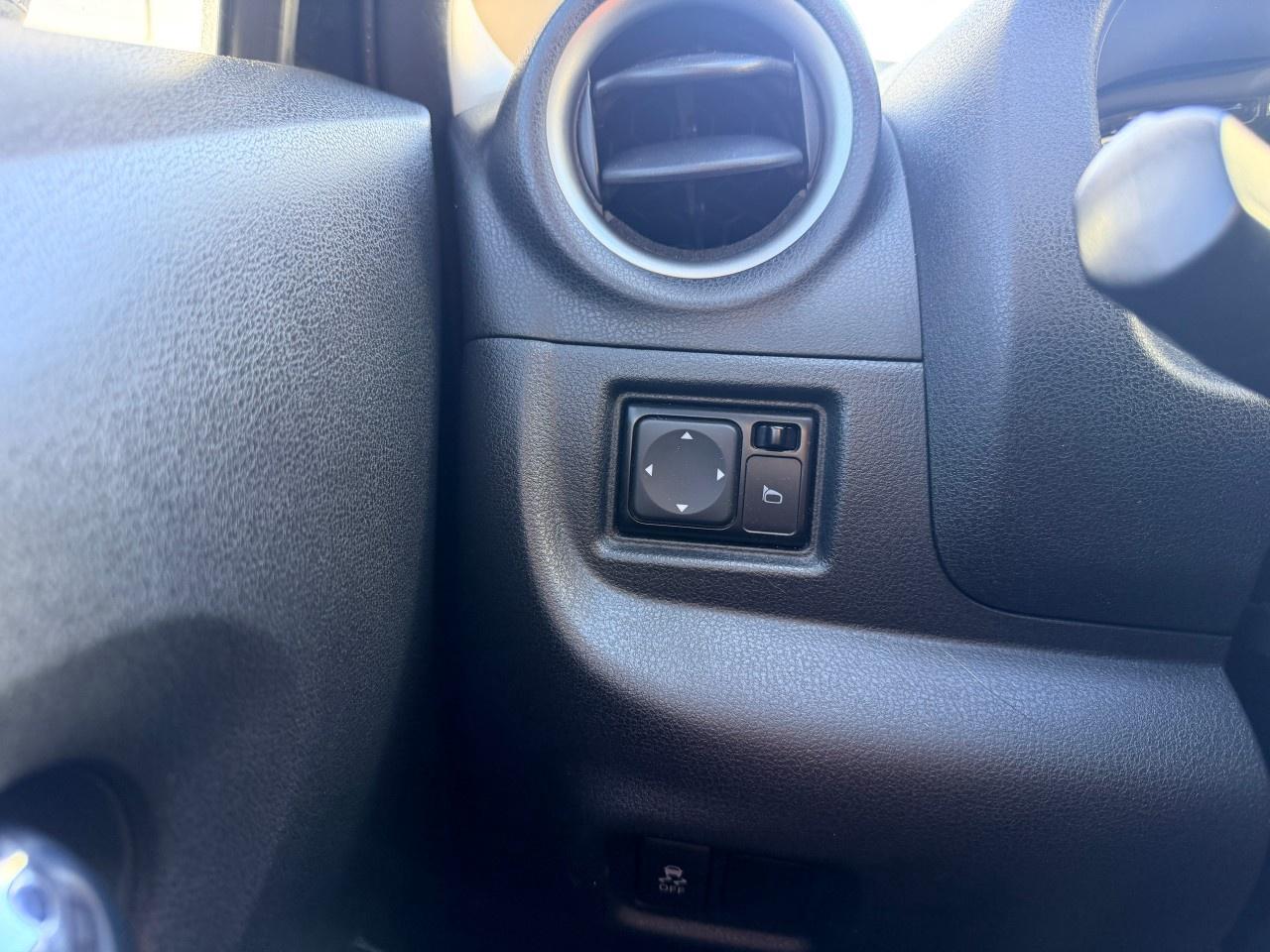 2017 Nissan Versa Note 5dr HB Man 1.6 S Photo