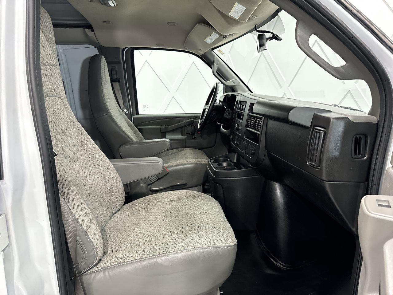 2023 GMC Savana 2500  Photo