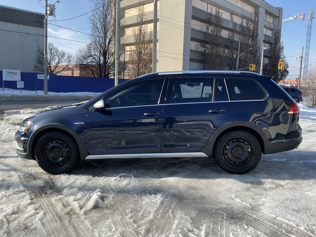 2017 Volkswagen Golf Alltrack TSI 6A AWD - LTHR! NAV! BACK-UP CAM! PAMO ROOF! Photo3