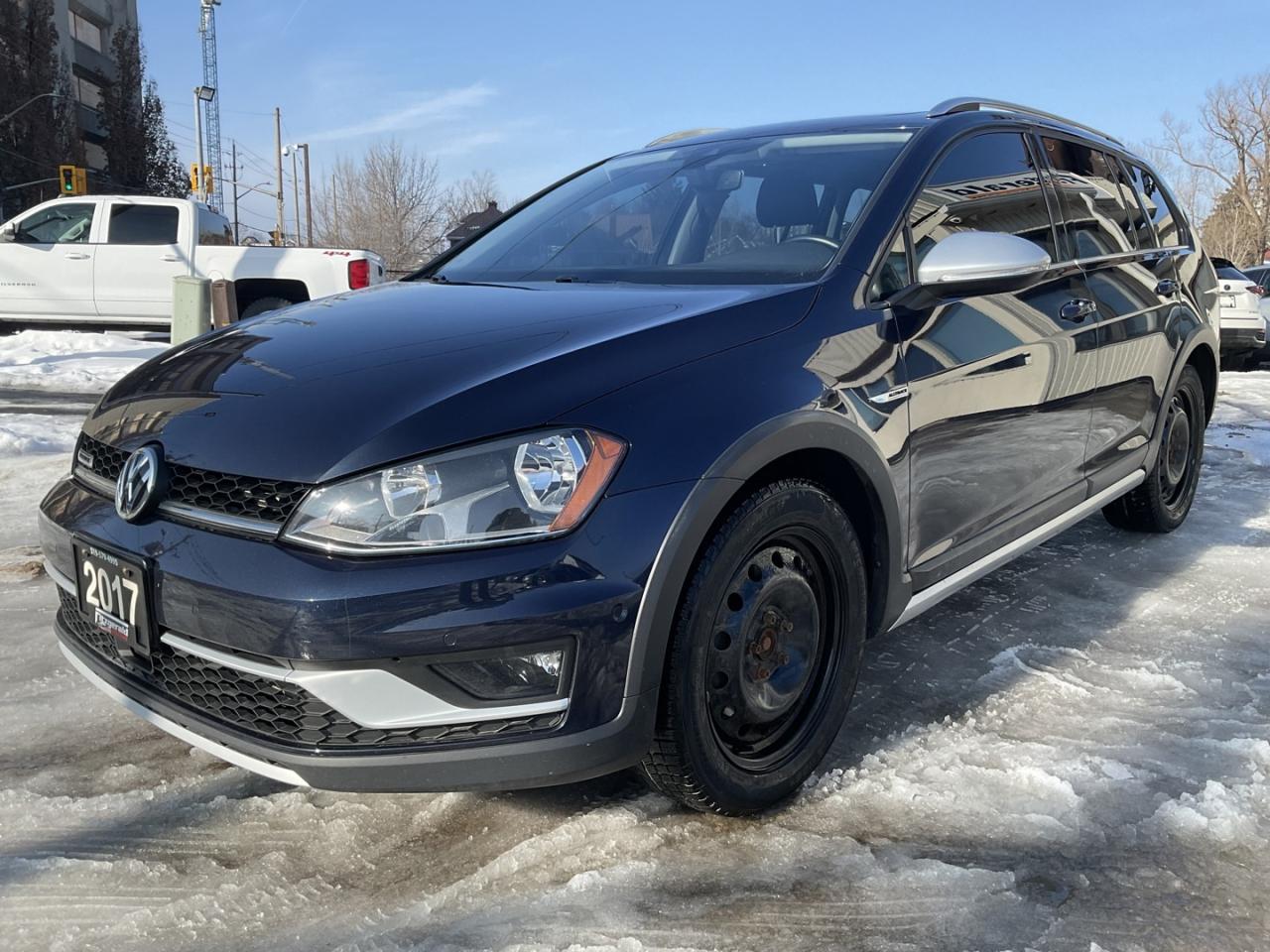 2017 Volkswagen Golf Alltrack TSI 6A AWD - LTHR! NAV! BACK-UP CAM! PAMO ROOF! Photo2