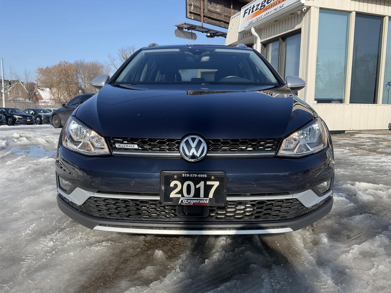 2017 Volkswagen Golf Alltrack TSI 6A AWD - LTHR! NAV! BACK-UP CAM! PAMO ROOF! Photo