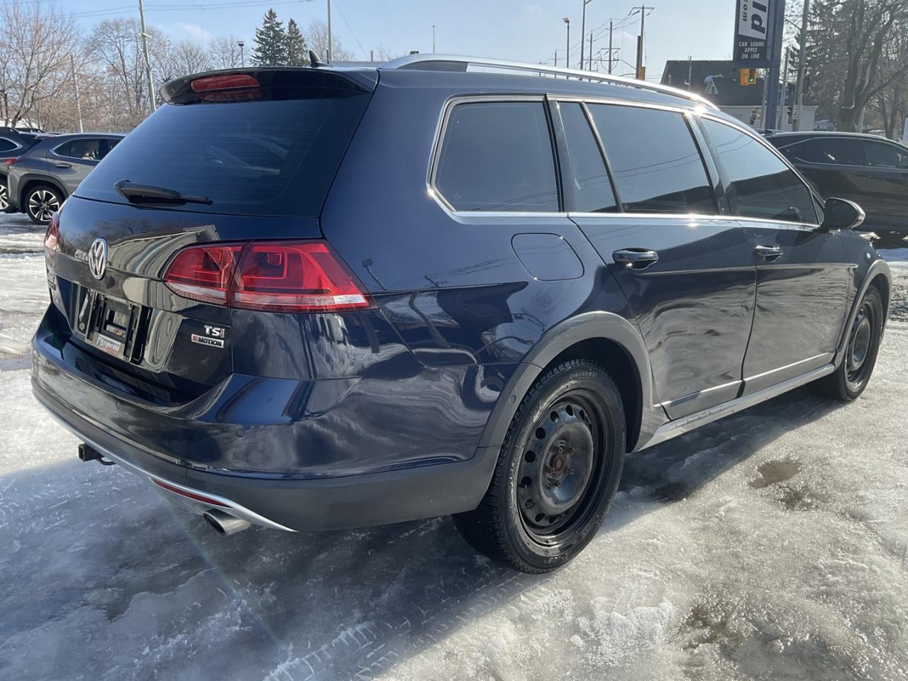 2017 Volkswagen Golf Alltrack TSI 6A AWD - LTHR! NAV! BACK-UP CAM! PAMO ROOF! Photo