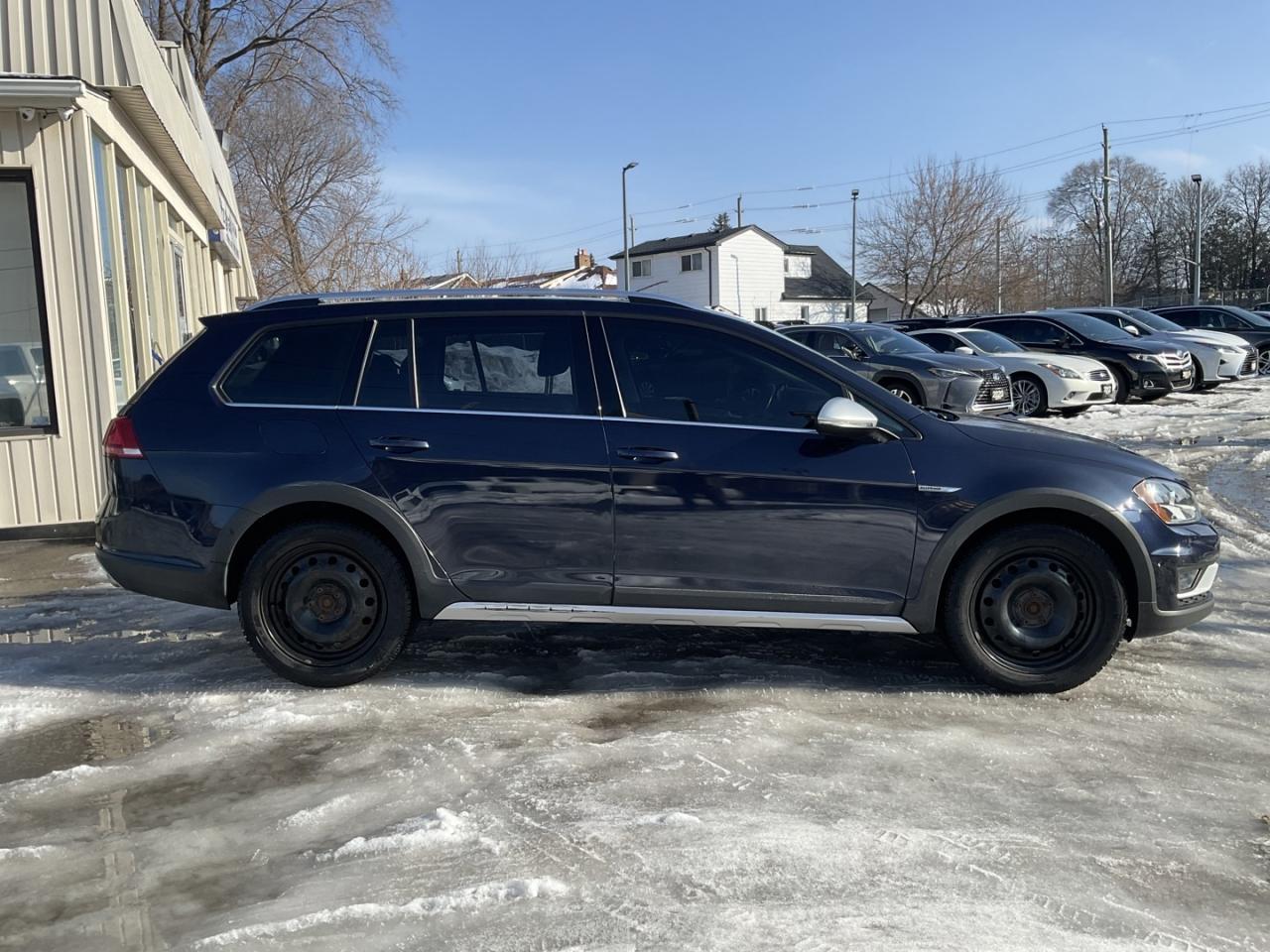 2017 Volkswagen Golf Alltrack TSI 6A AWD - LTHR! NAV! BACK-UP CAM! PAMO ROOF! Photo