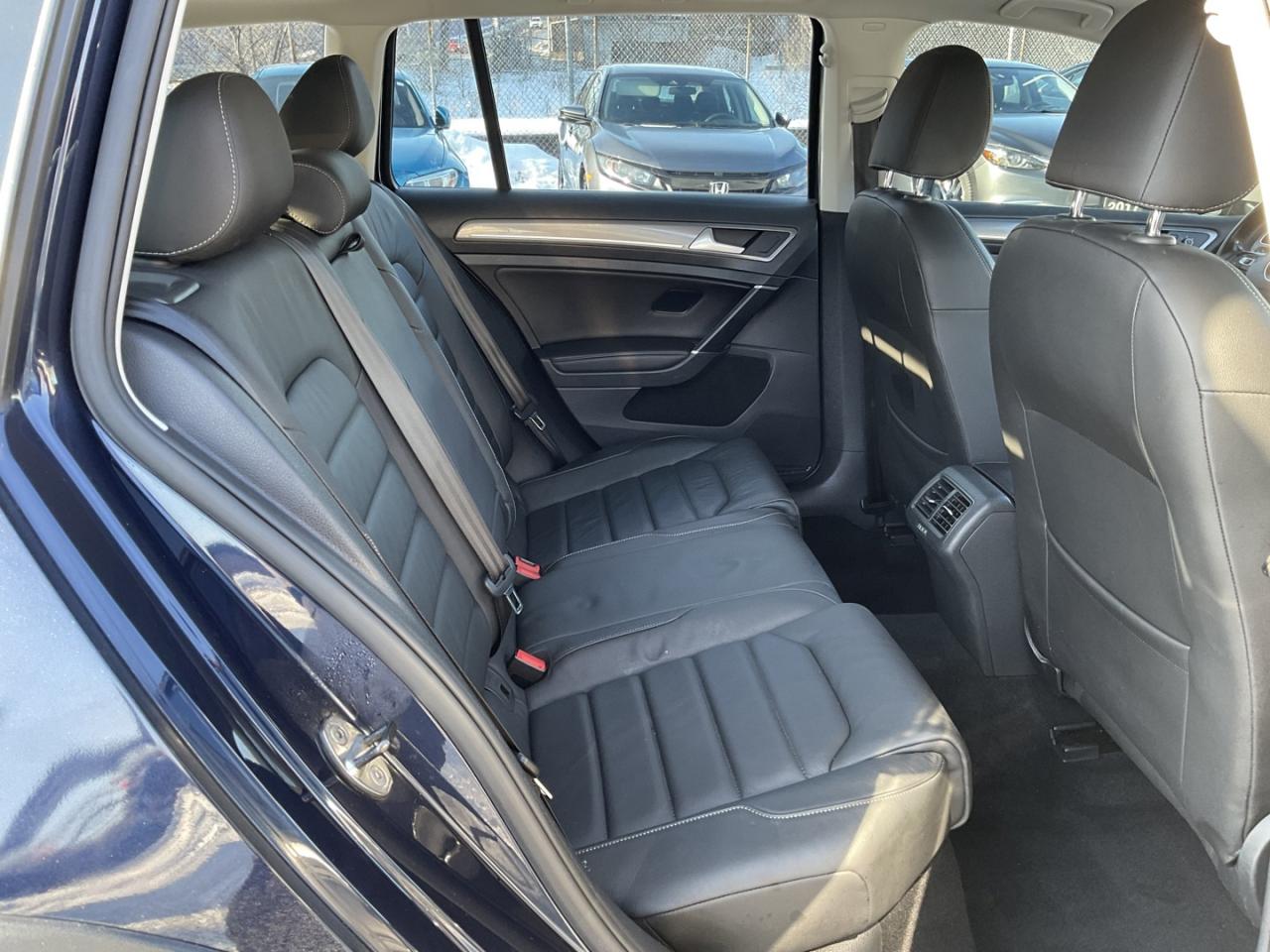 2017 Volkswagen Golf Alltrack TSI 6A AWD - LTHR! NAV! BACK-UP CAM! PAMO ROOF! Photo