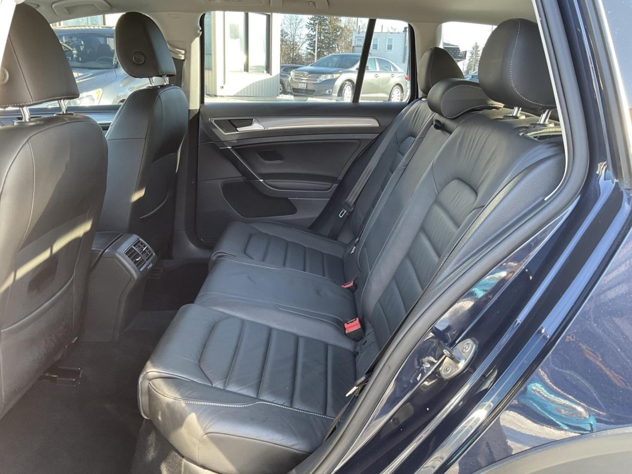 2017 Volkswagen Golf Alltrack TSI 6A AWD - LTHR! NAV! BACK-UP CAM! PAMO ROOF! Photo