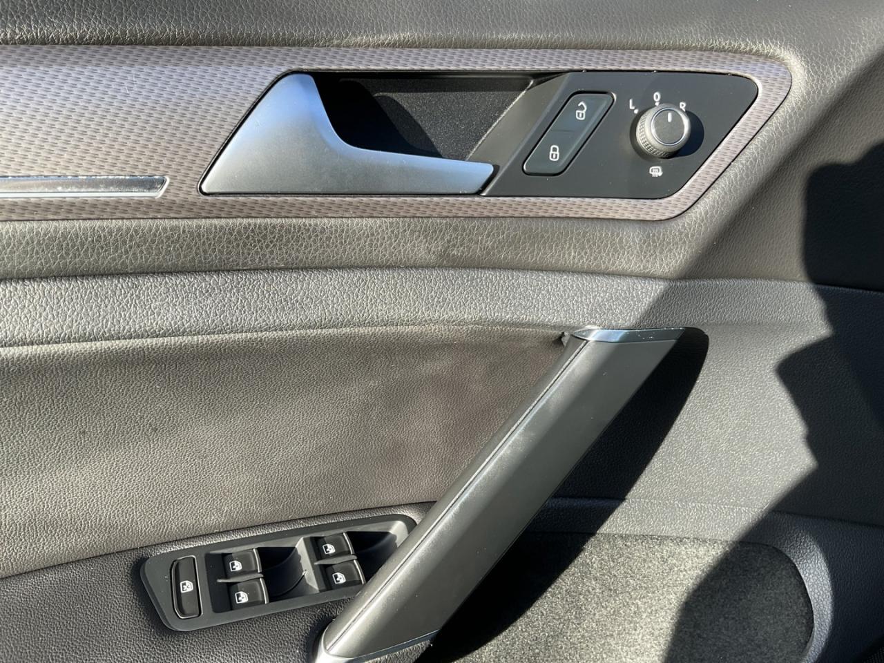 2017 Volkswagen Golf Alltrack TSI 6A AWD - LTHR! NAV! BACK-UP CAM! PAMO ROOF! Photo