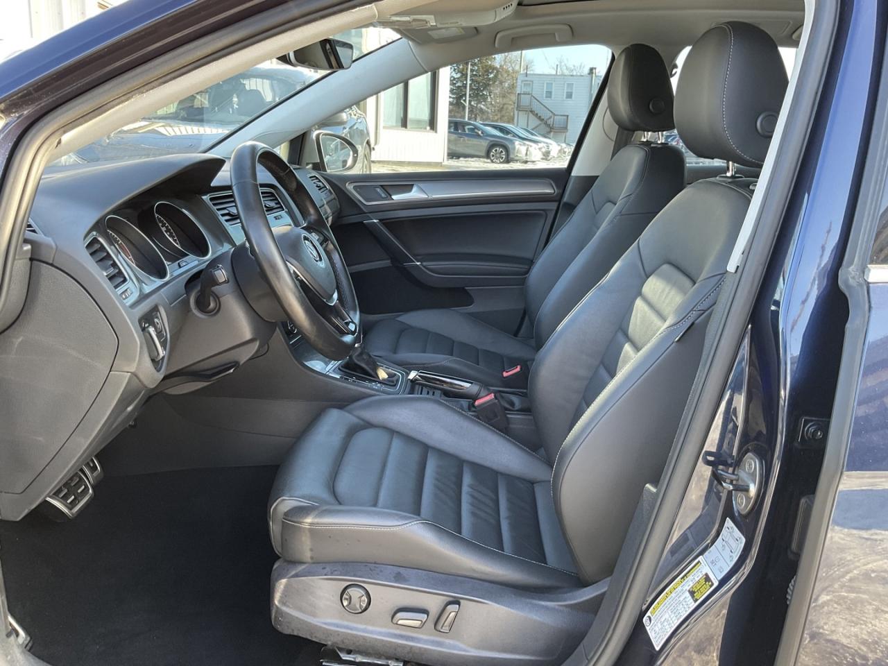 2017 Volkswagen Golf Alltrack TSI 6A AWD - LTHR! NAV! BACK-UP CAM! PAMO ROOF! Photo