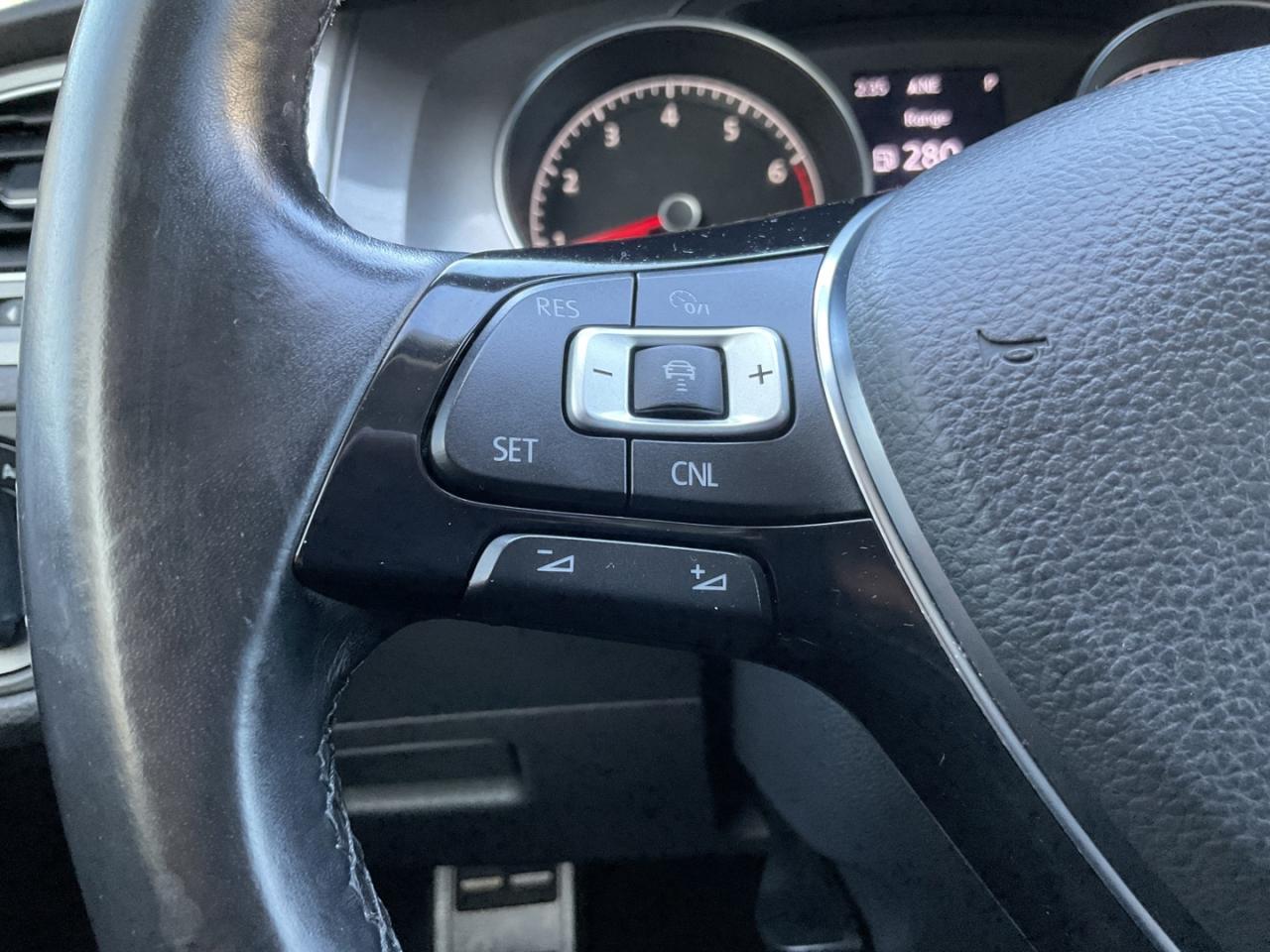 2017 Volkswagen Golf Alltrack TSI 6A AWD - LTHR! NAV! BACK-UP CAM! PAMO ROOF! Photo