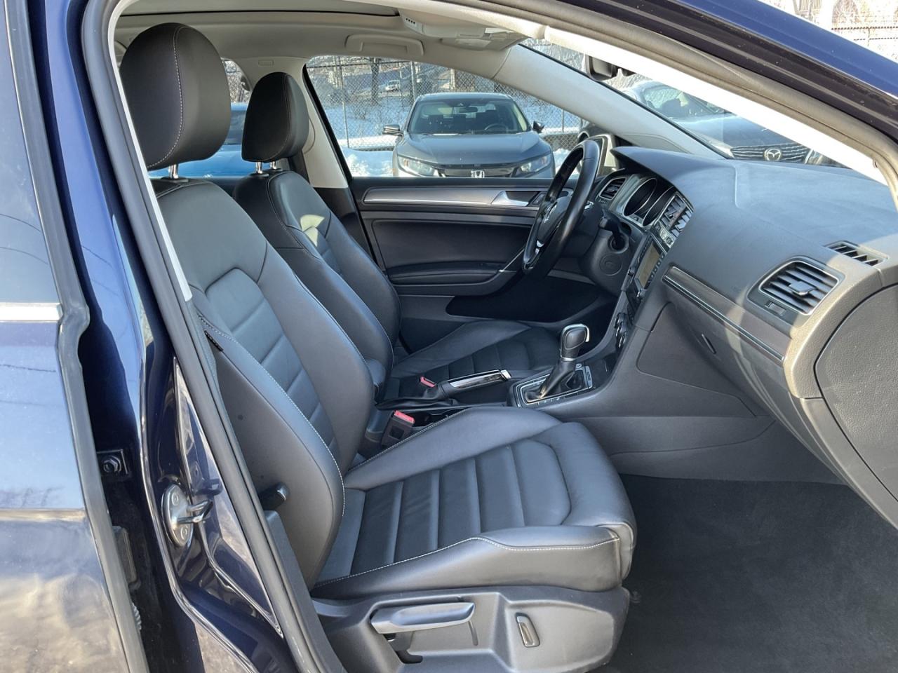 2017 Volkswagen Golf Alltrack TSI 6A AWD - LTHR! NAV! BACK-UP CAM! PAMO ROOF! Photo