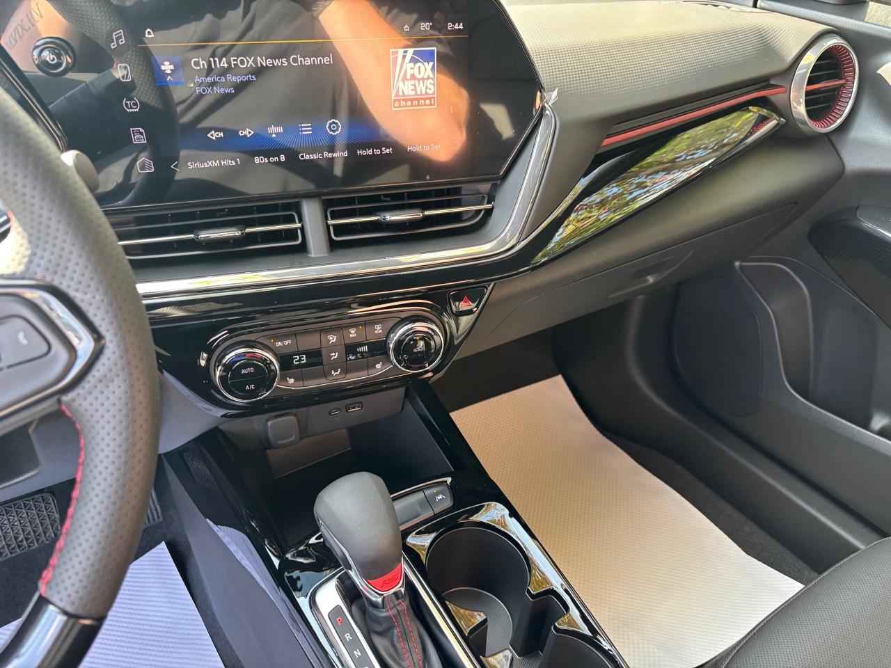 2025 Chevrolet Trax FWD 4dr 2RS Photo