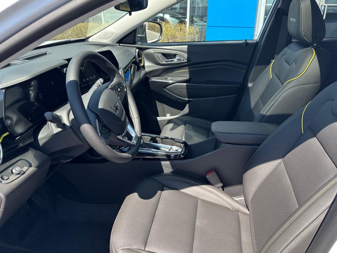 2025 Chevrolet Trax FWD 4dr ACTIV Photo