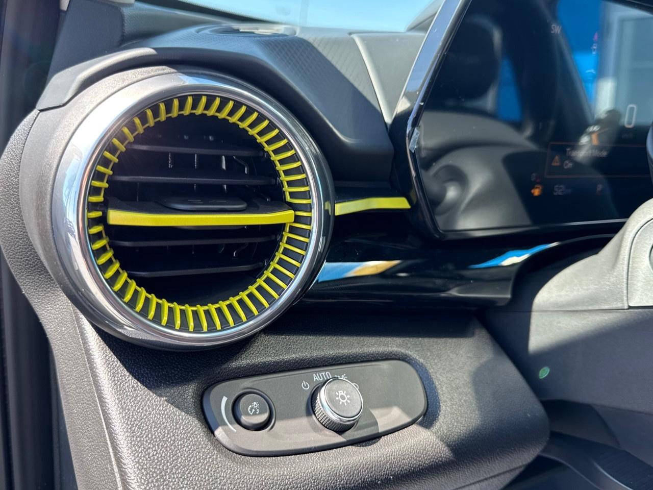 2025 Chevrolet Trax FWD 4dr ACTIV Photo