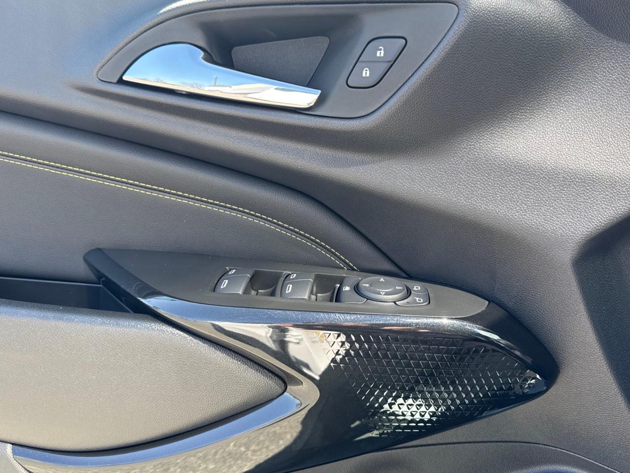 2025 Chevrolet Trax FWD 4dr ACTIV Photo