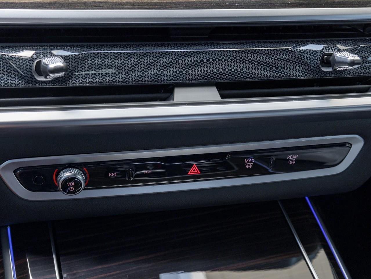 2024 BMW X7 xDrive40i 4dr All-Wheel Drive Sports Activity Vehicle Photo