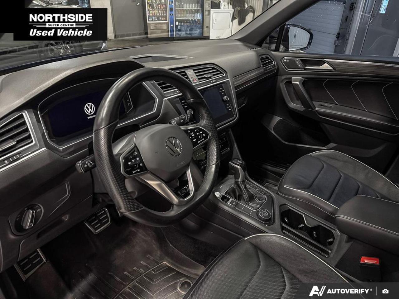 2023 Volkswagen Tiguan Highline R-LINE 4dr All-wheel Drive 4MOTION Photo