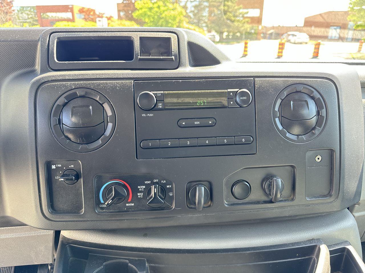 2019 Ford E-450  Photo