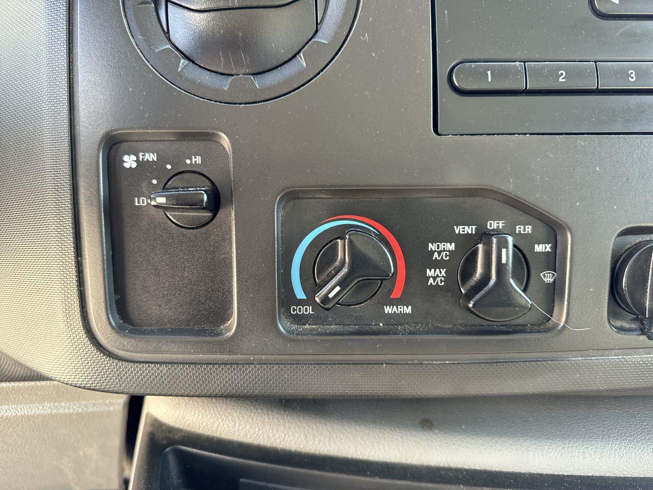 2019 Ford E-450  Photo