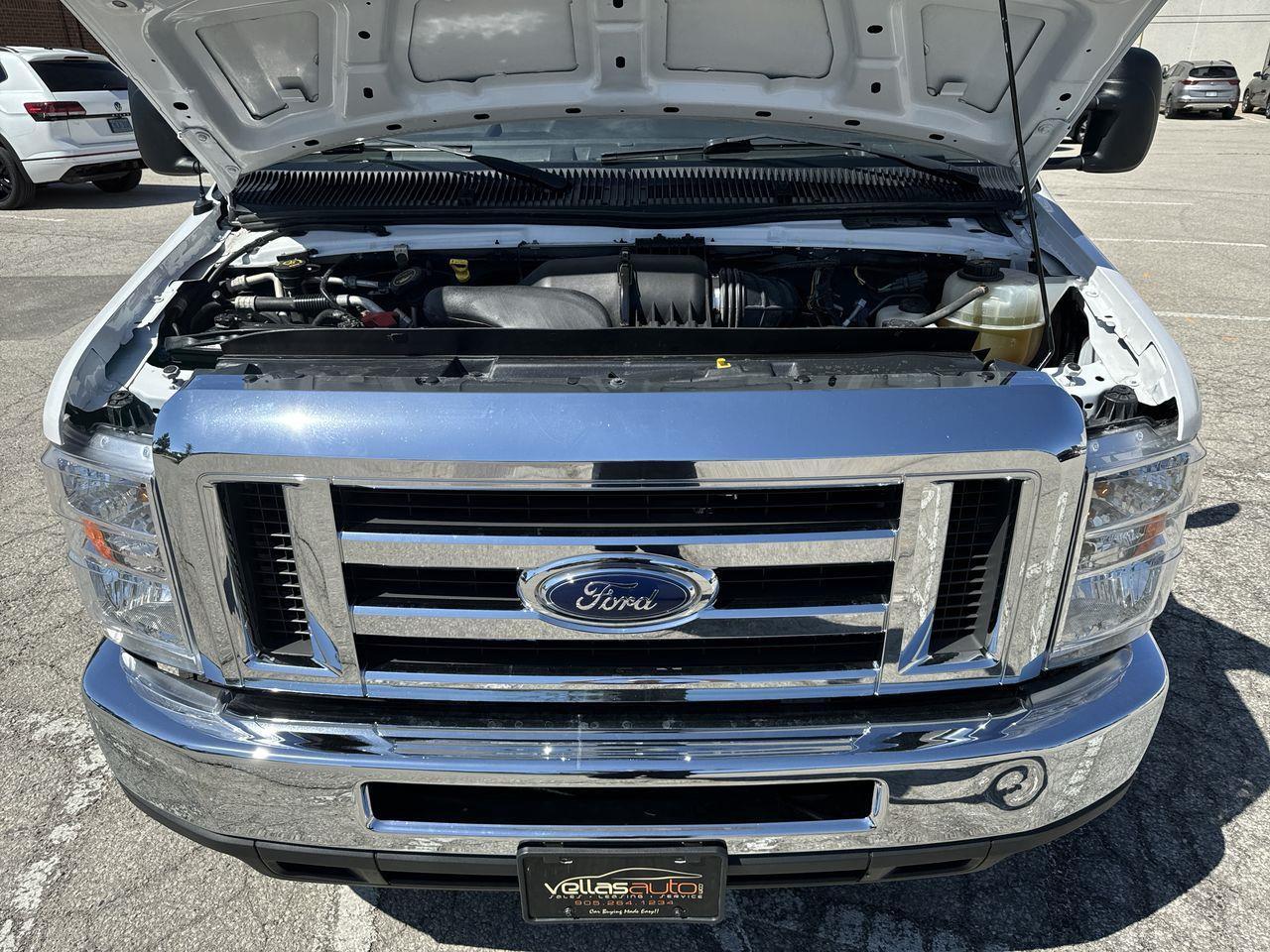 2019 Ford E-450  Photo