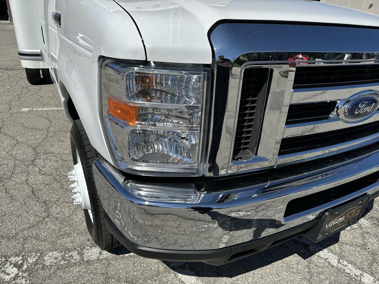 2019 Ford E-450  Photo