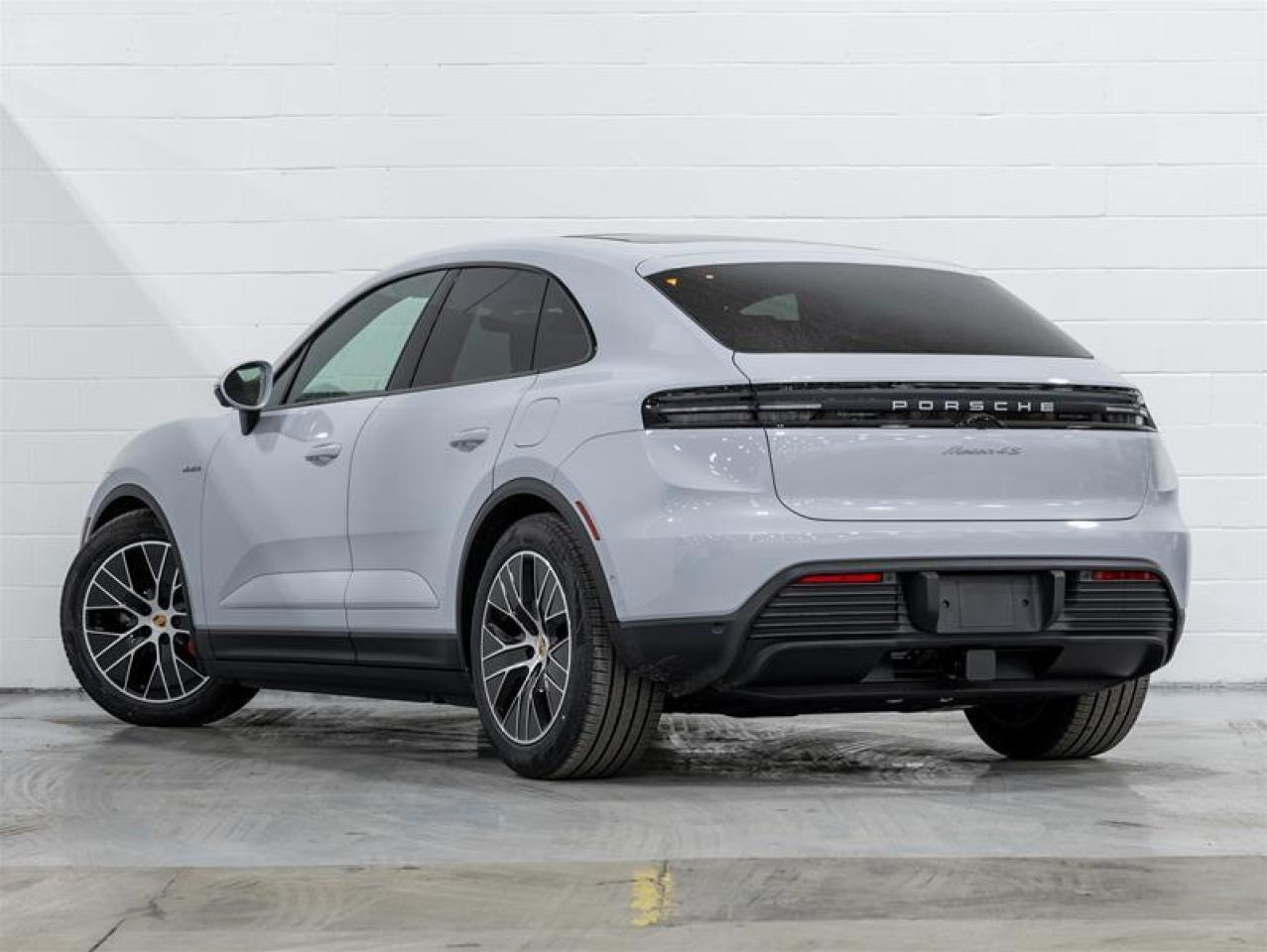 2025 Porsche Macan  Photo2