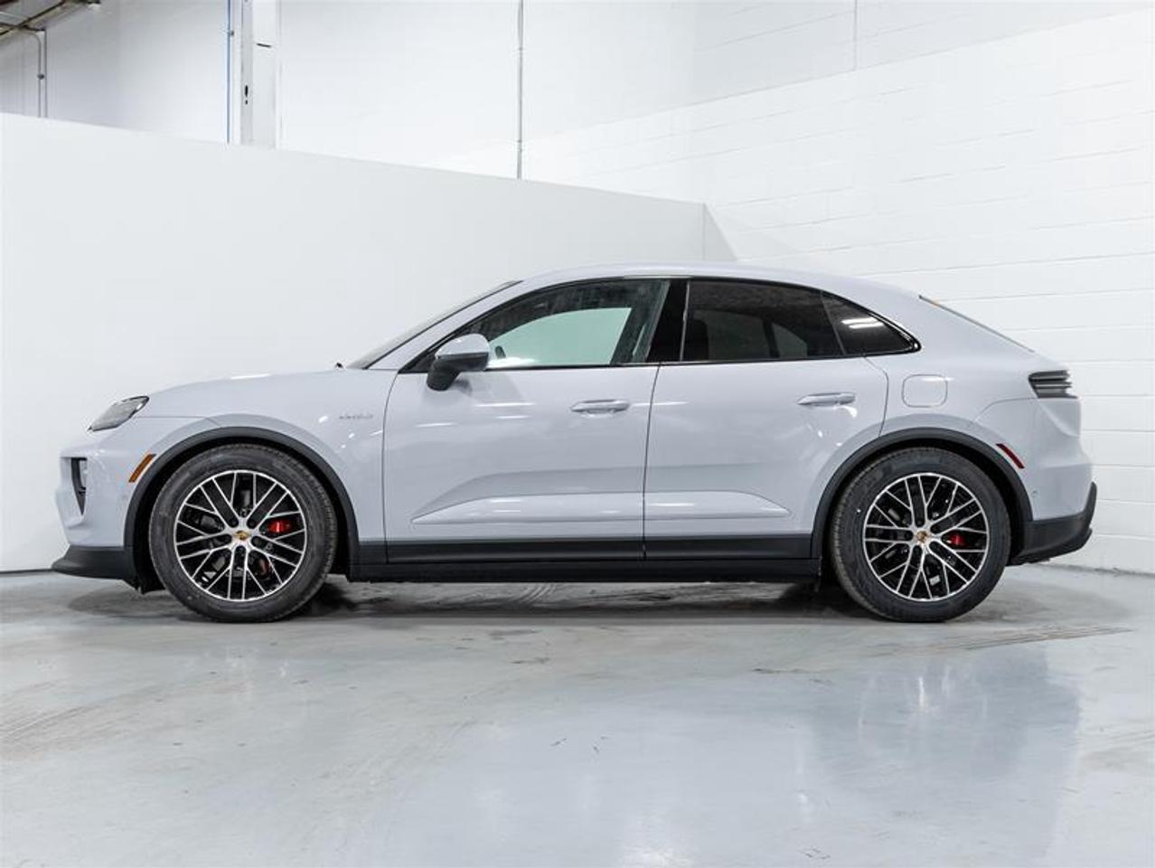 2025 Porsche Macan  Photo