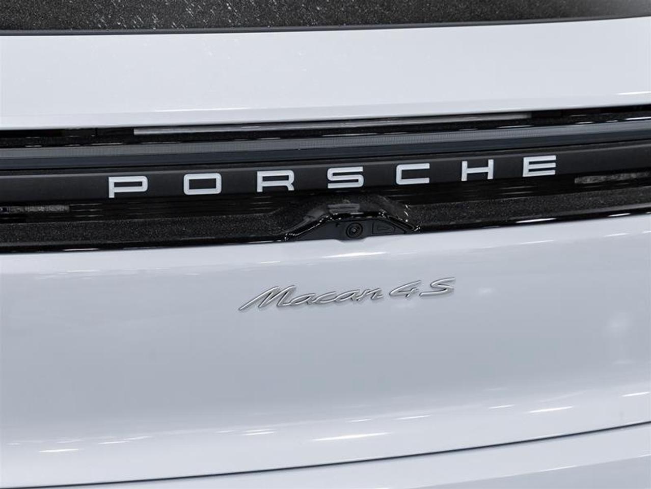 2025 Porsche Macan  Photo
