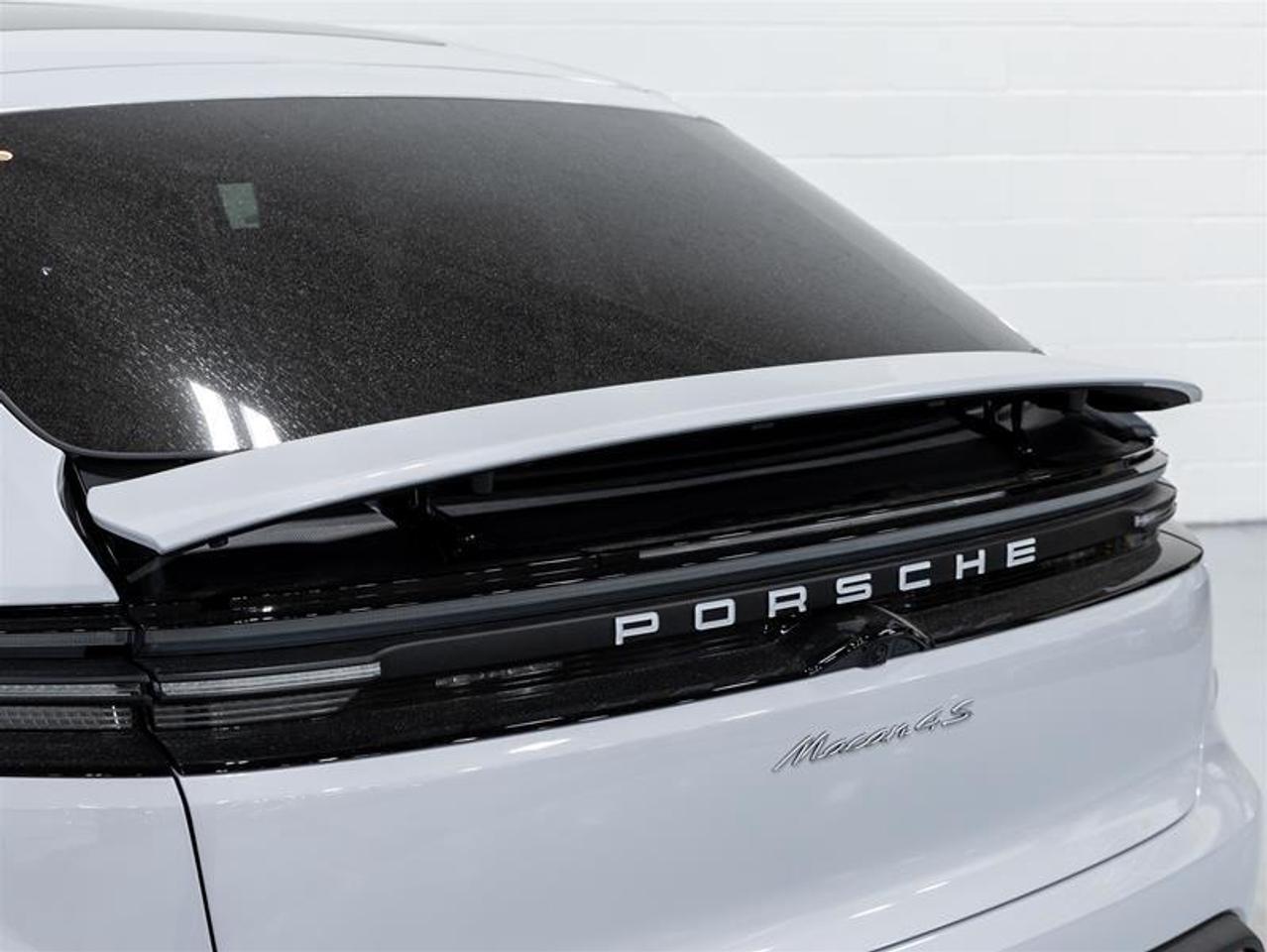 2025 Porsche Macan  Photo
