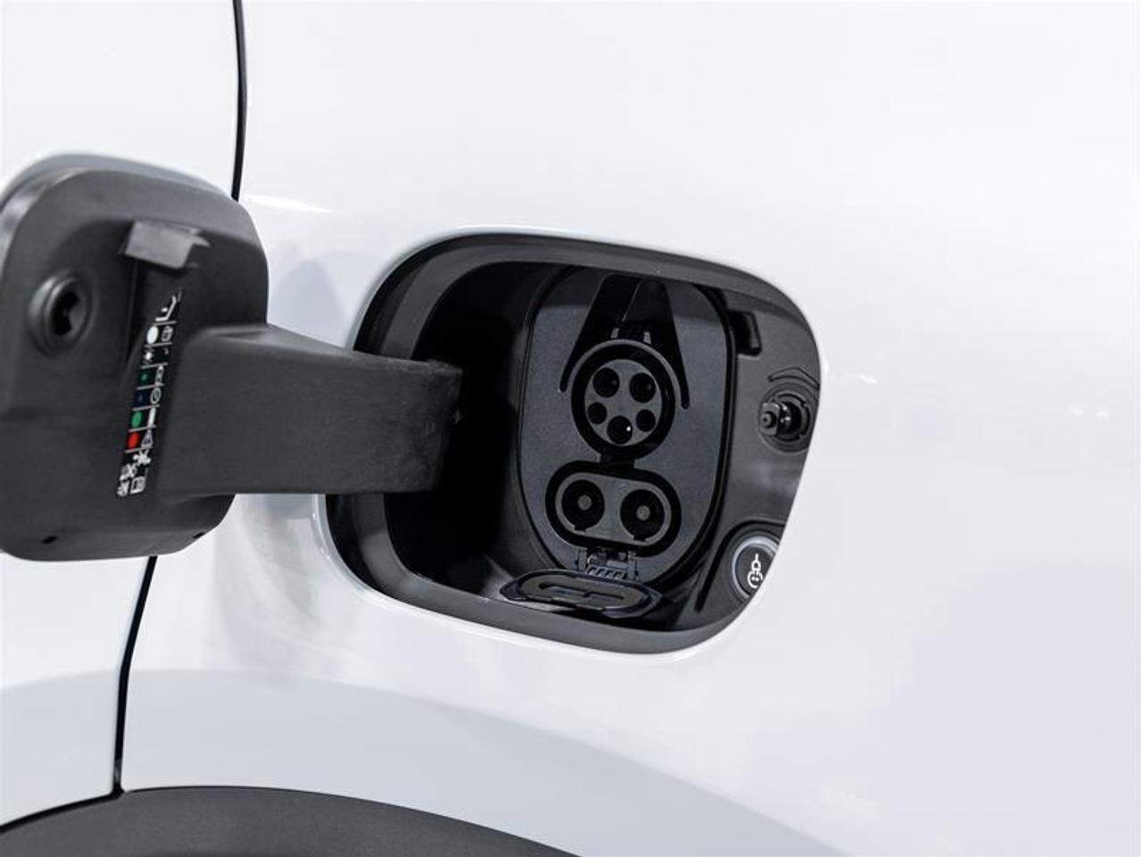 2025 Porsche Macan  Photo