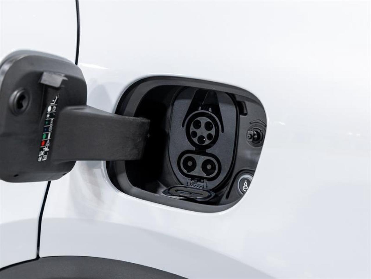 2025 Porsche Macan  Photo