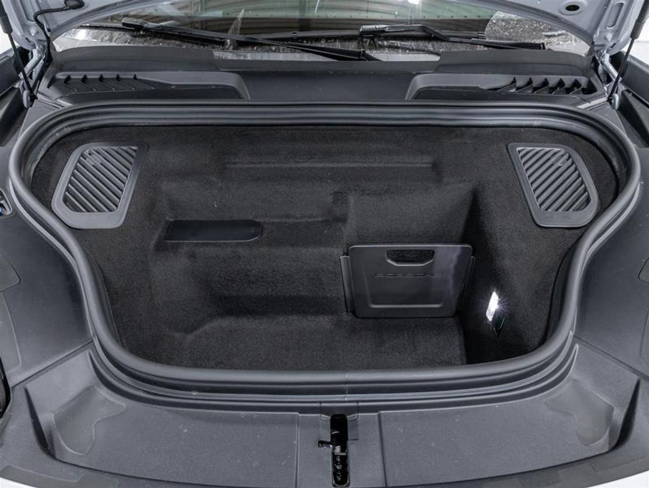 2025 Porsche Macan  Photo