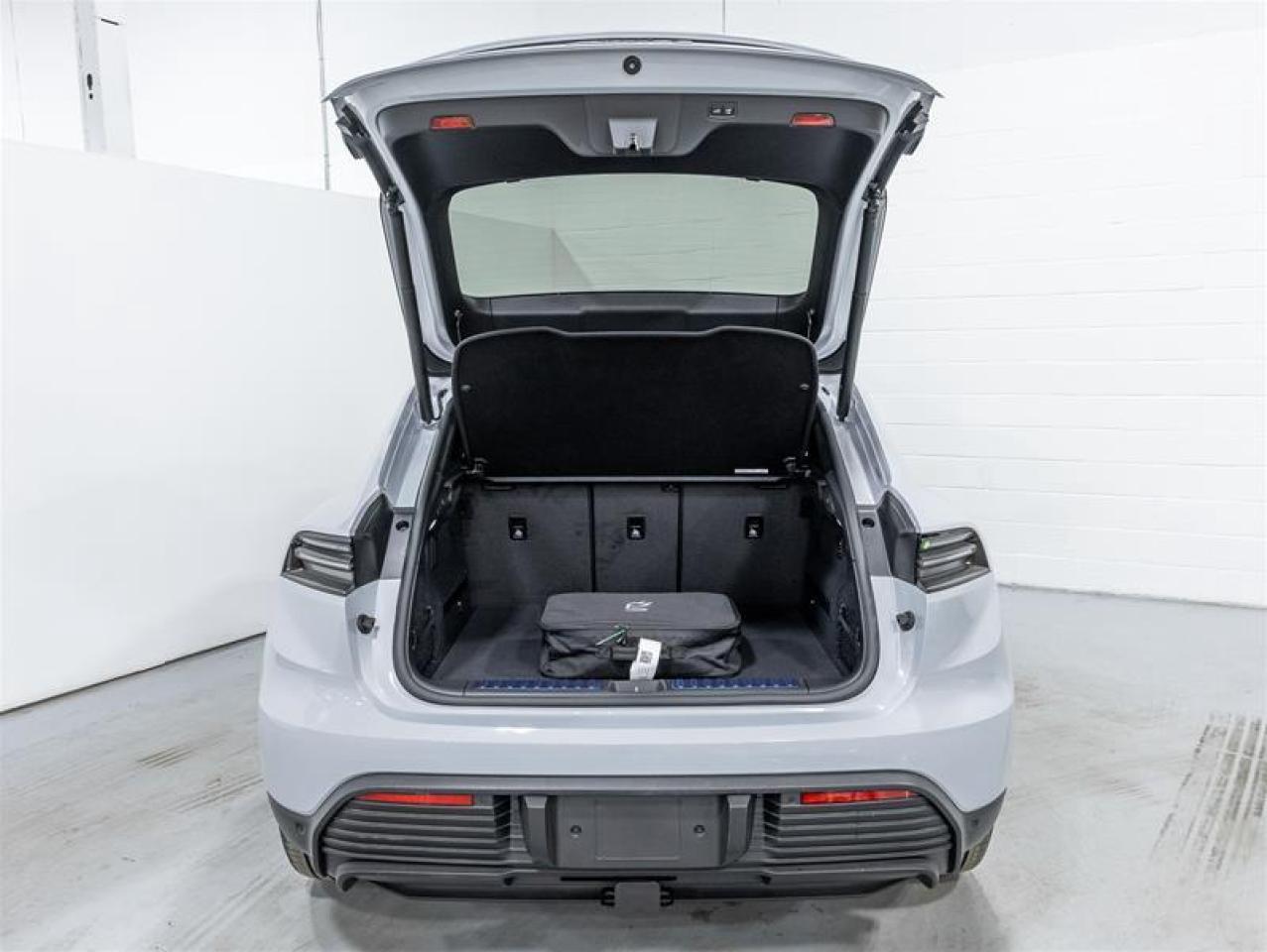 2025 Porsche Macan  Photo