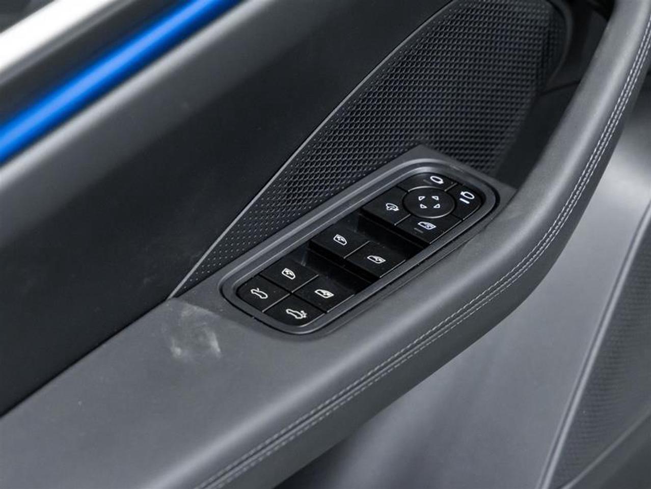 2025 Porsche Macan  Photo