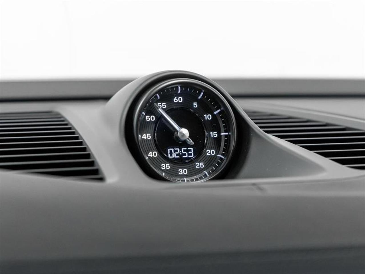 2025 Porsche Macan  Photo