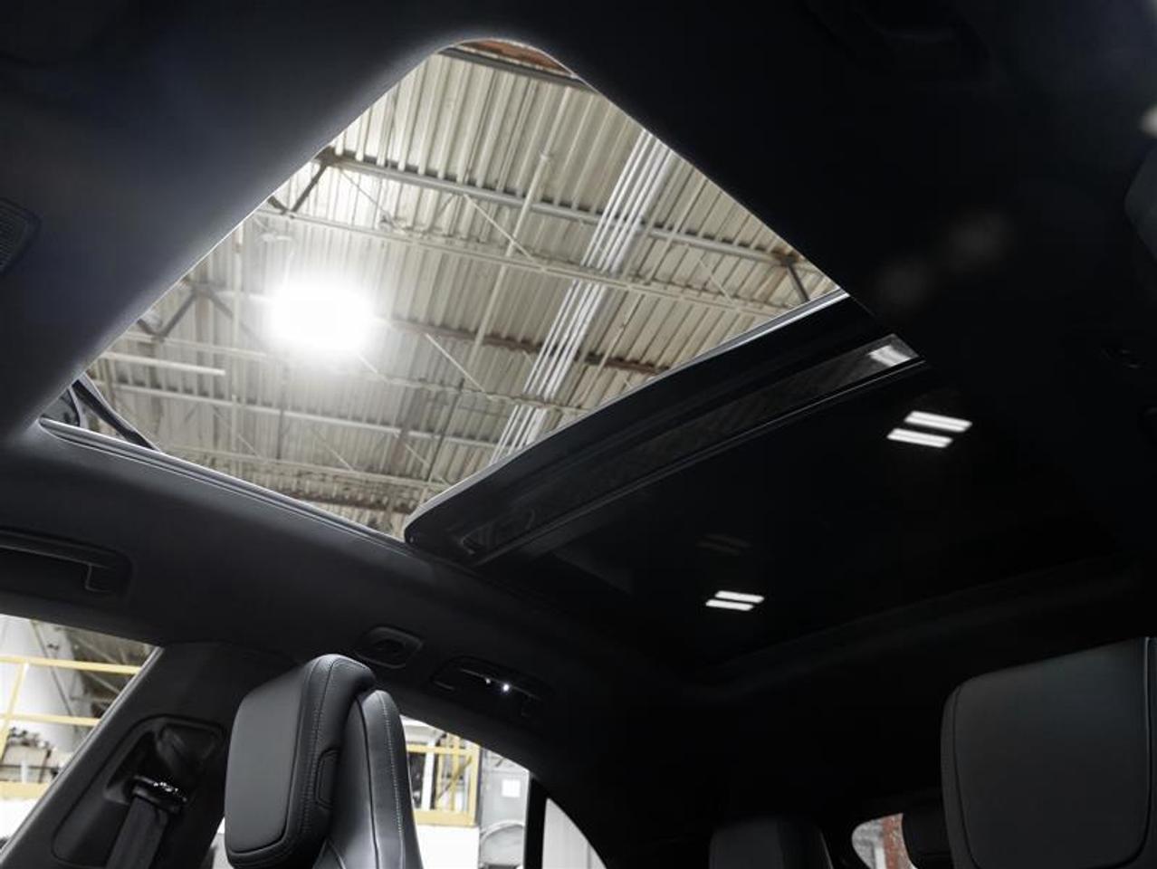 2025 Porsche Macan  Photo