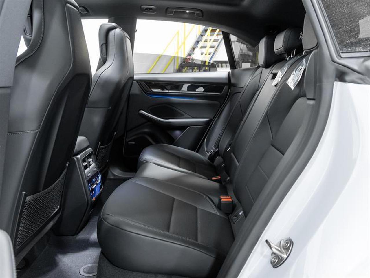 2025 Porsche Macan  Photo