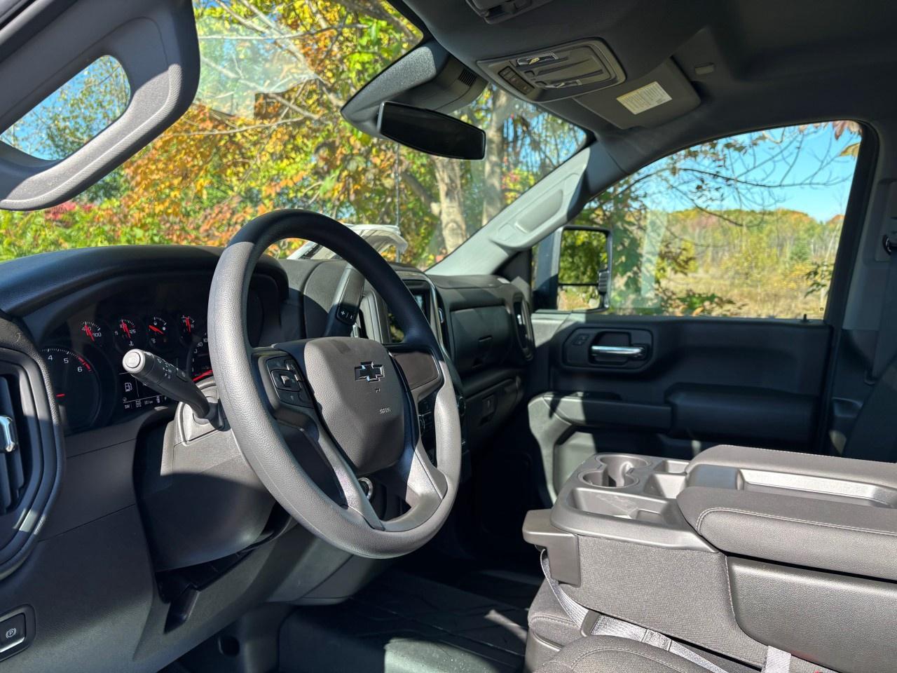 2026 Chevrolet SILVERADO 2500HD 4WD Crew Cab Long Box Custom Photo3