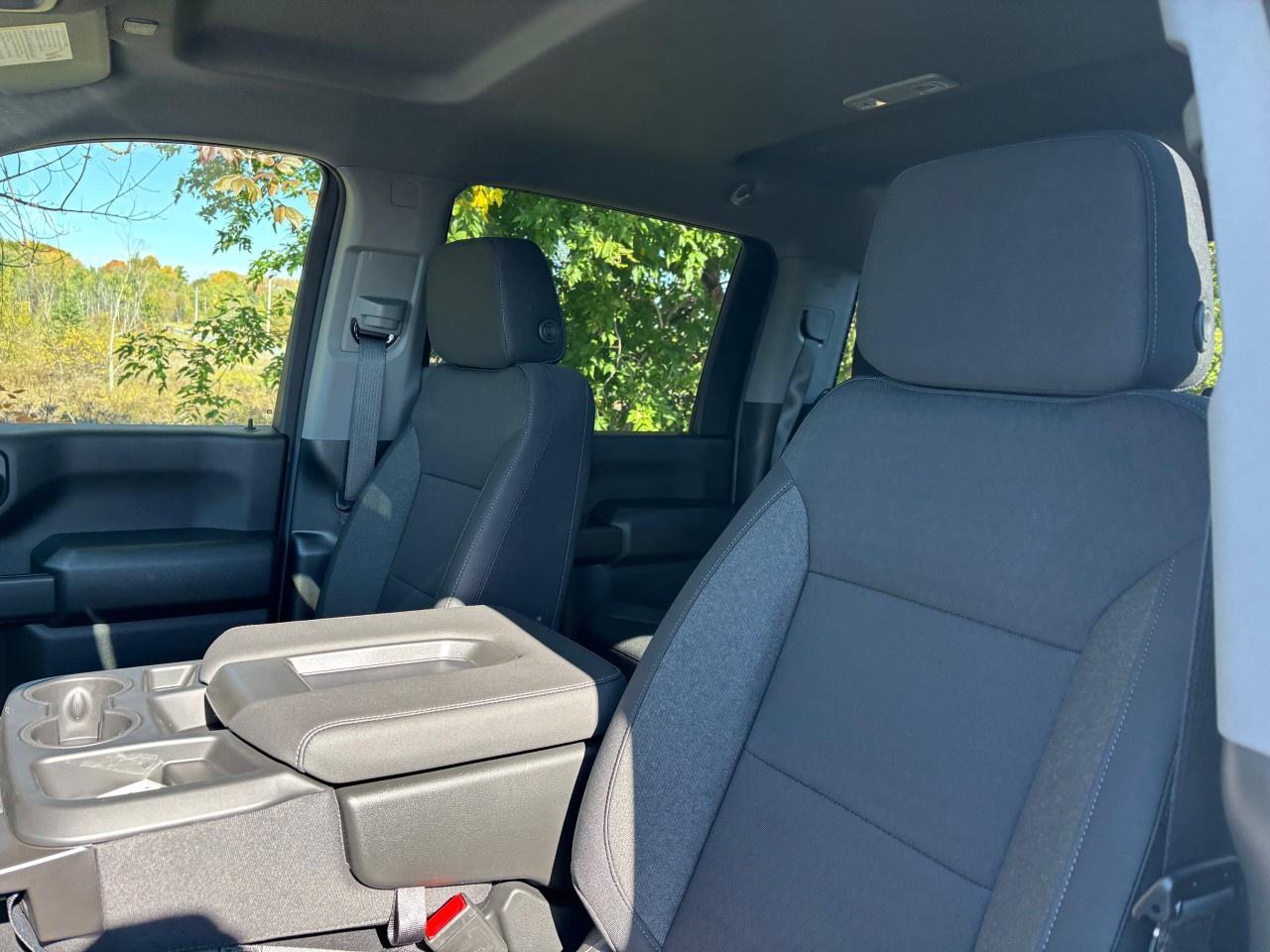 2026 Chevrolet SILVERADO 2500HD 4WD Crew Cab Long Box Custom Photo4