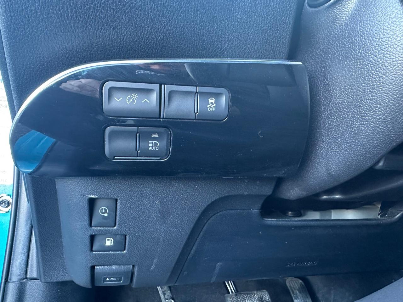 2020 Toyota Prius Prime Upgrade 5dr Hatchback Photo