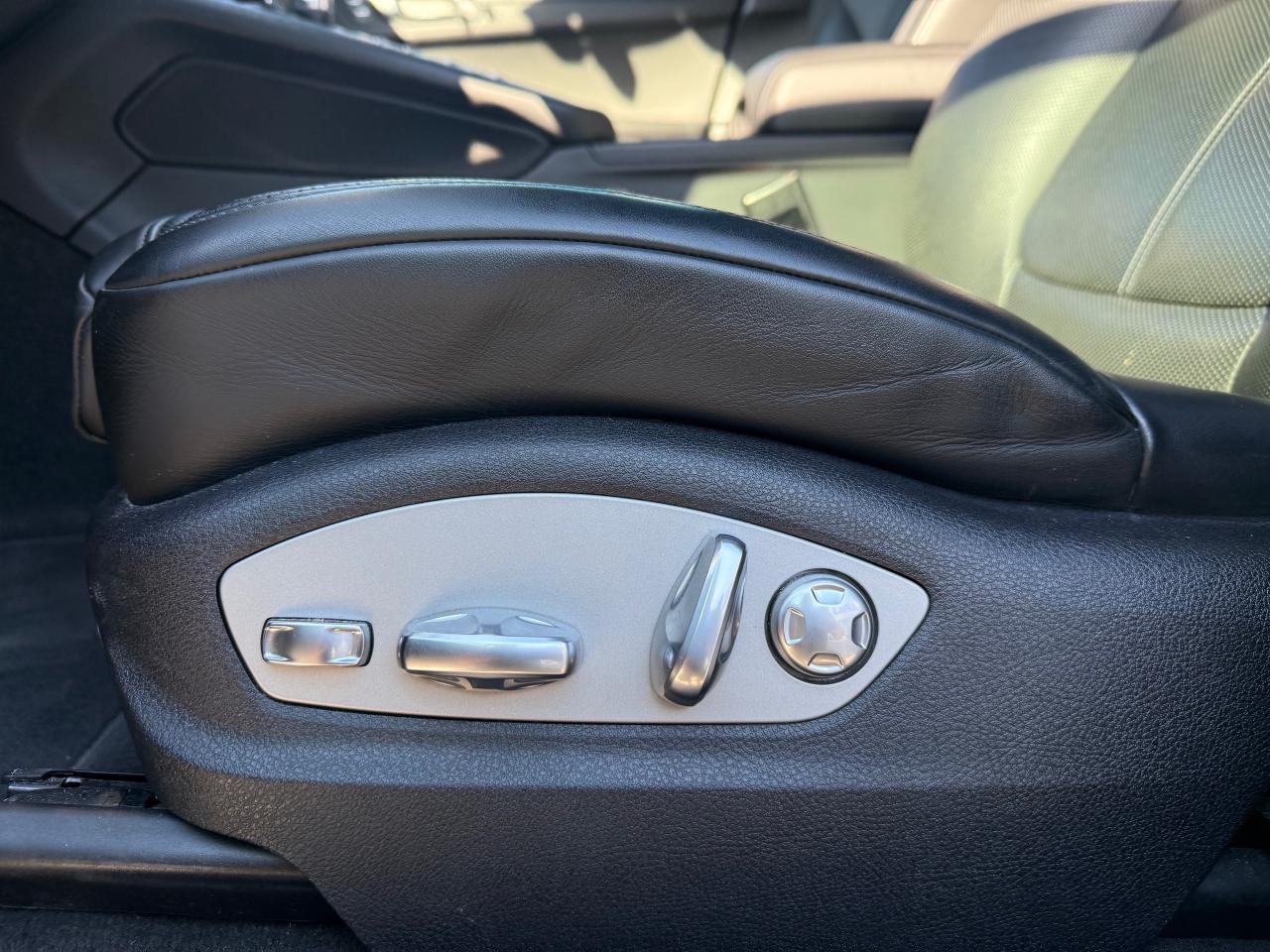 2020 Porsche Macan Base 4dr All-Wheel Drive Photo