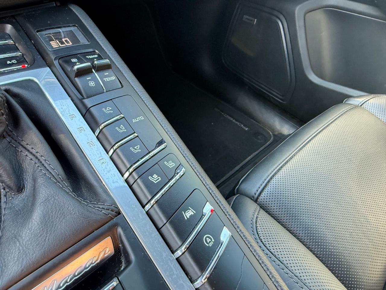 2020 Porsche Macan Base 4dr All-Wheel Drive Photo