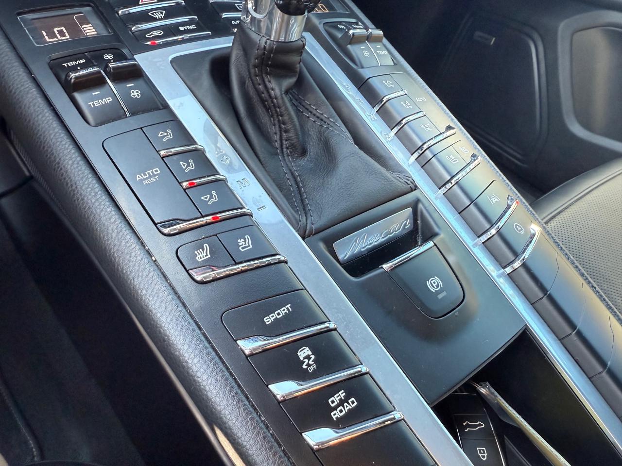 2020 Porsche Macan Base 4dr All-Wheel Drive Photo