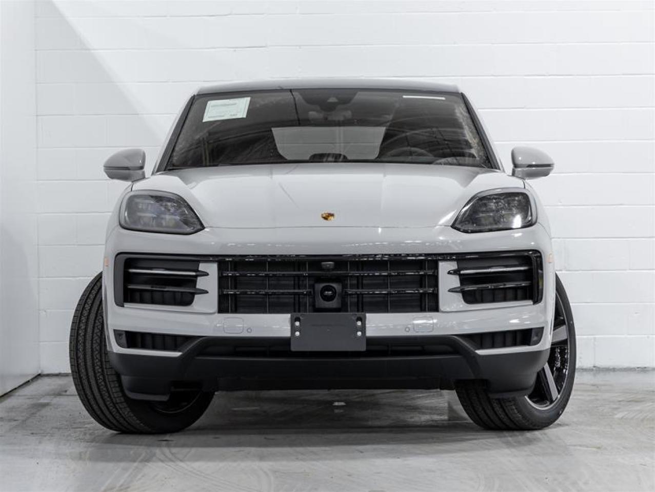 2025 Porsche Cayenne  Photo3