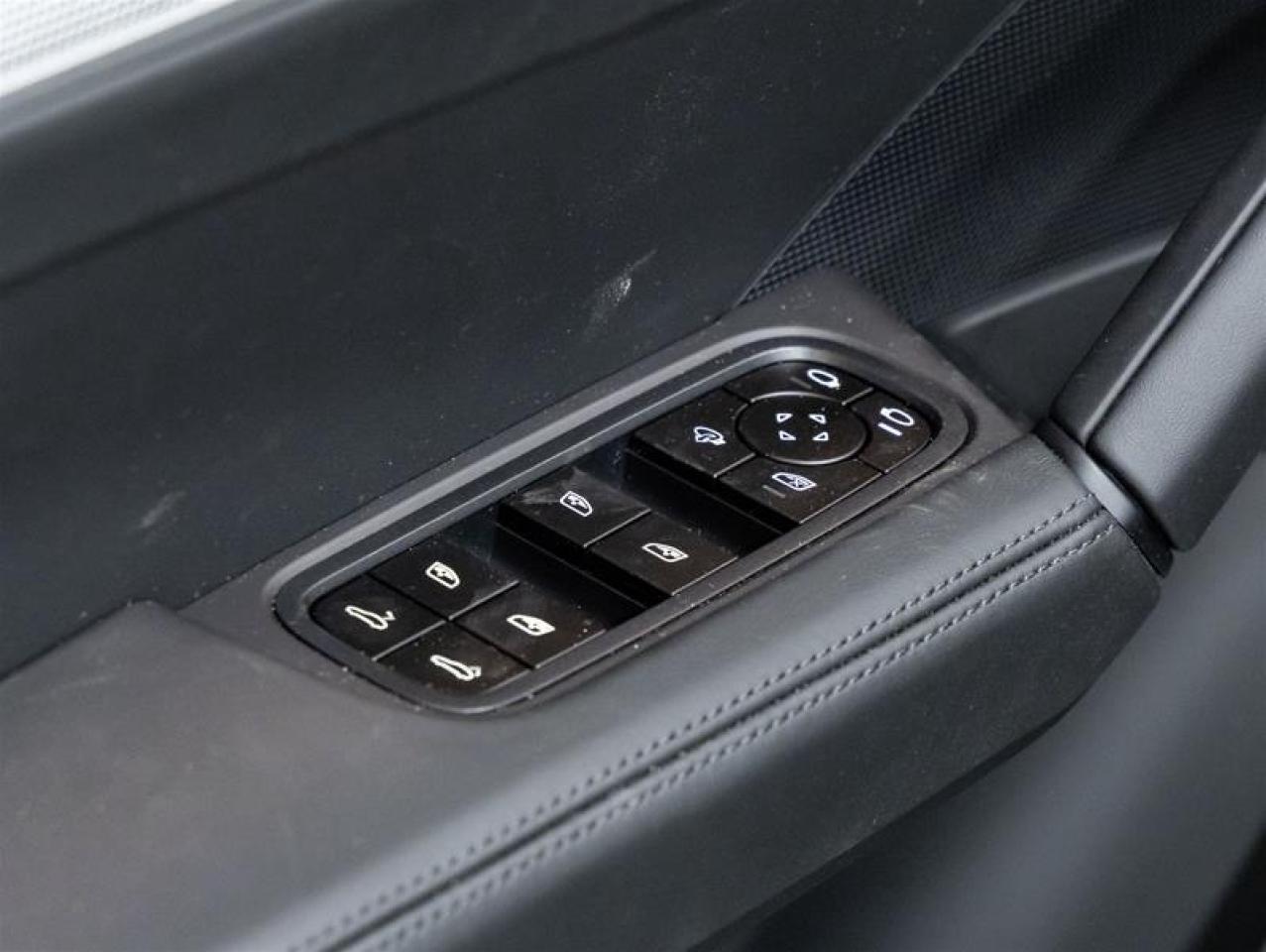 2025 Porsche Cayenne  Photo