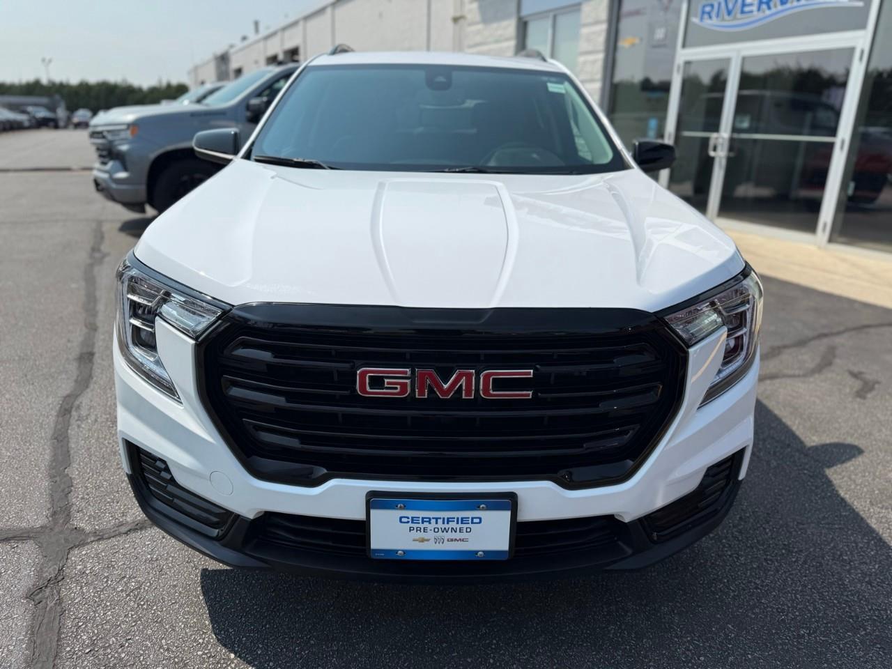 2024 GMC Terrain SLE 4dr All-Wheel Drive Photo3