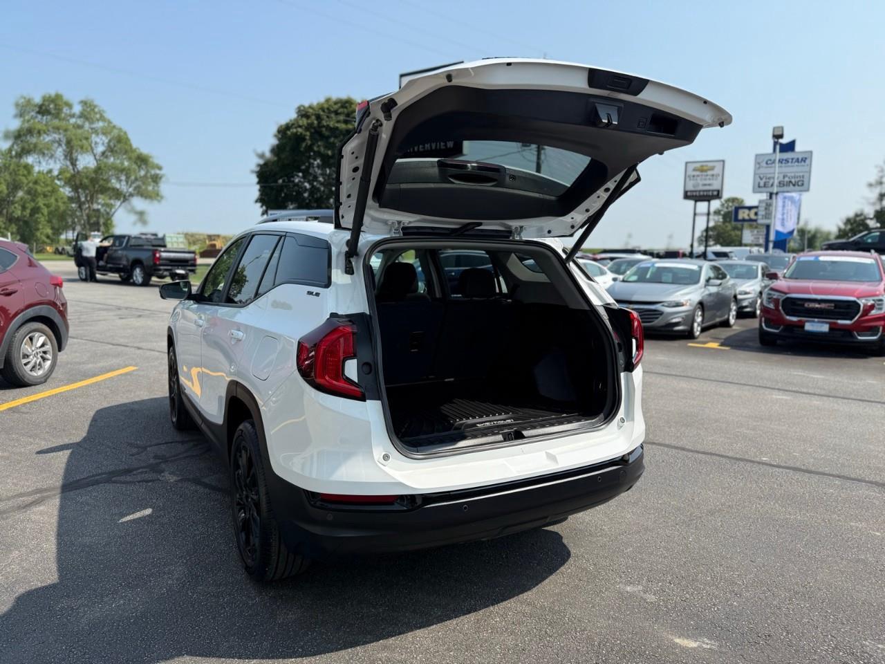 2024 GMC Terrain SLE 4dr All-Wheel Drive Photo