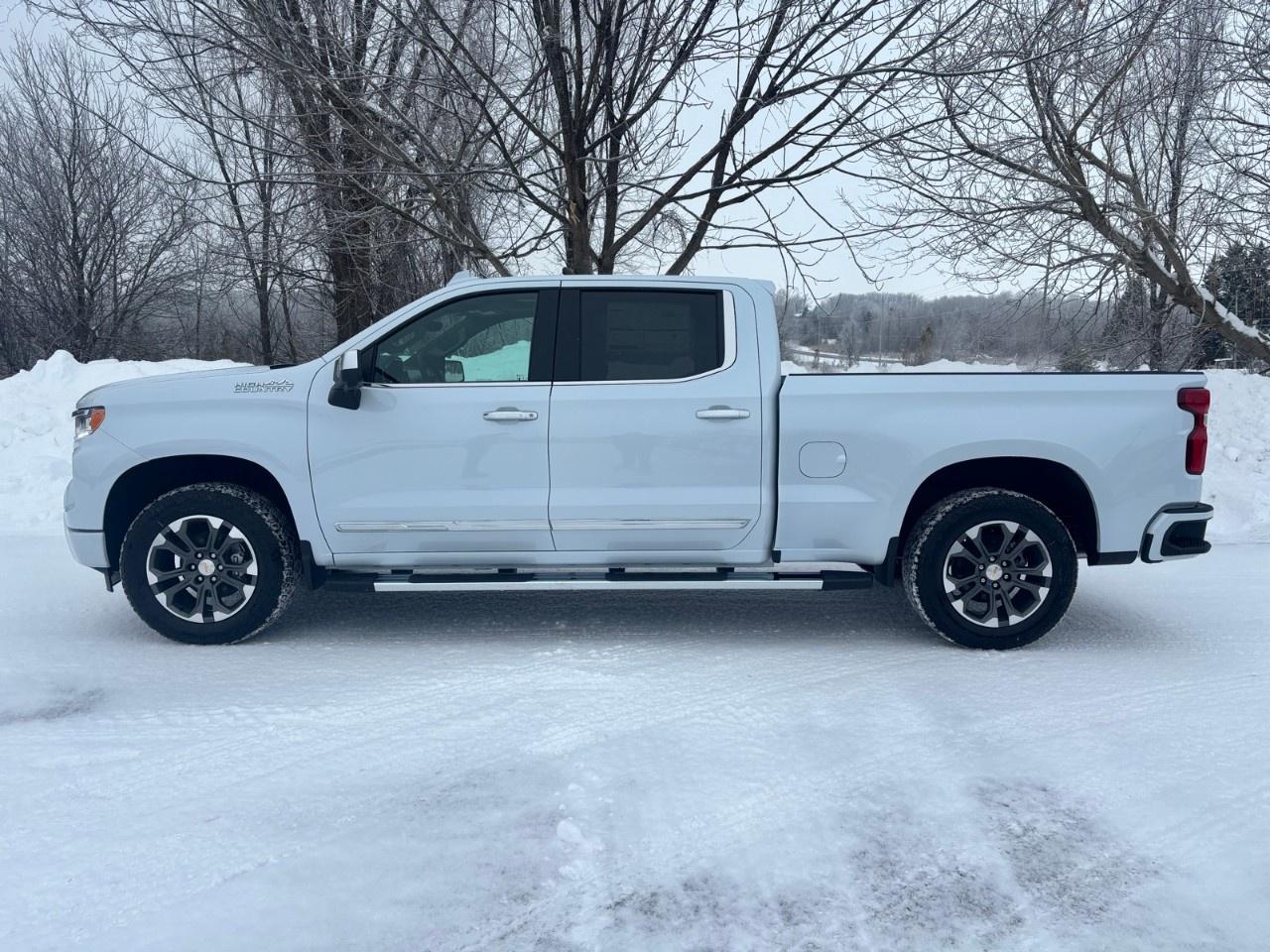 2026 Chevrolet Silverado 1500 Crew Cab Short Box 4-Wheel Drive High Country Photo