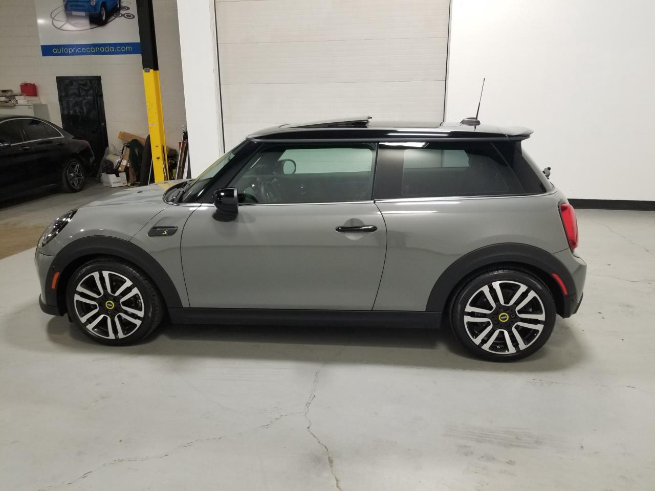 2022 MINI SE 3 Door Cooper Front-Wheel Drive Hatchback Photo3